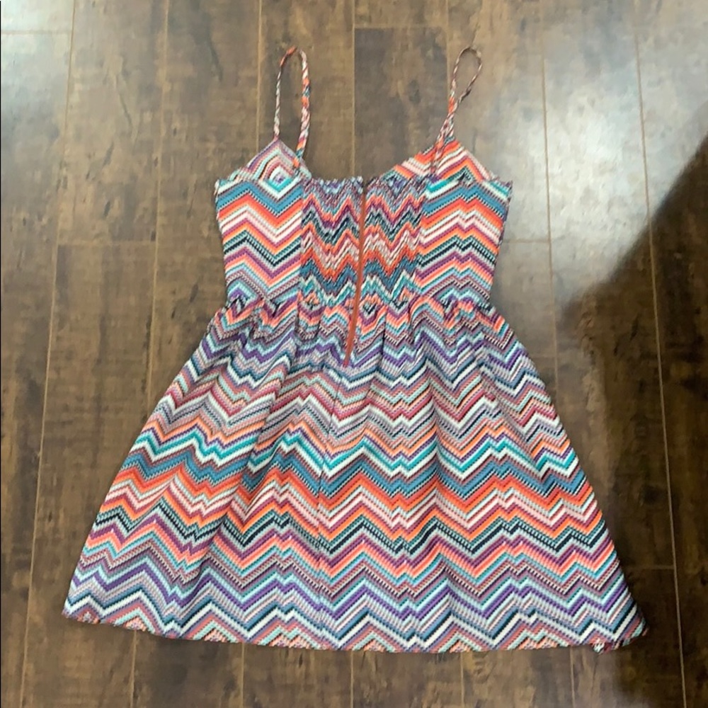 Fun Roxy mini dress - Picture 2 of 5